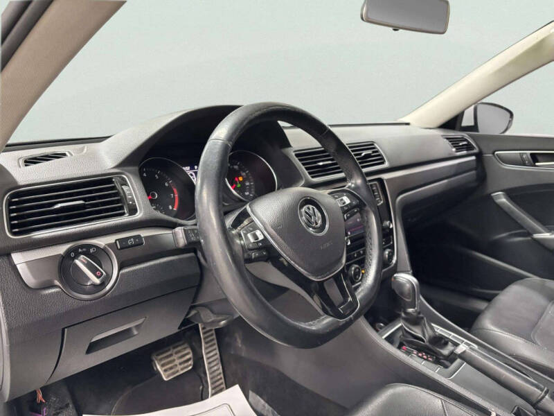 2017 Volkswagen Passat 1.8T R-Line