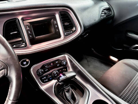 2017 Dodge Challenger SXT