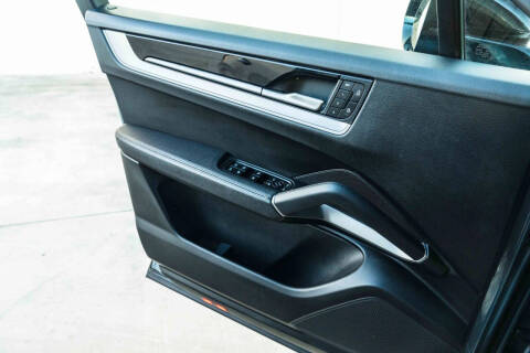 2024 Porsche Cayenne S Coupe