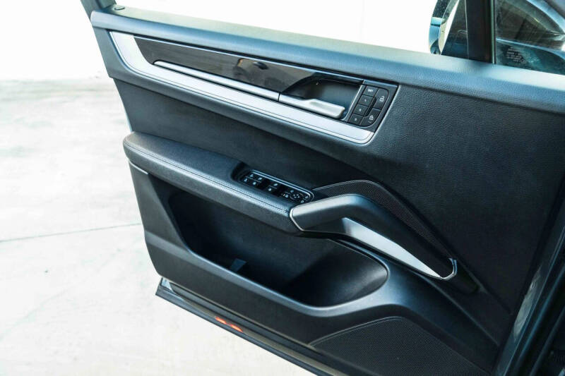 2024 Porsche Cayenne S Coupe