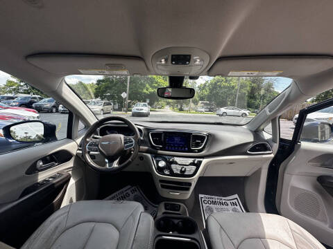 2017 Chrysler Pacifica Touring-L
