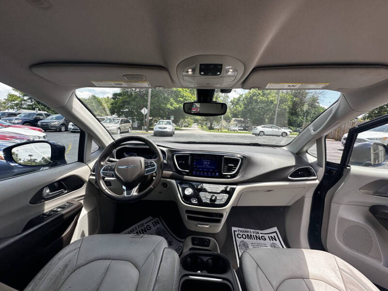 2017 Chrysler Pacifica Touring-L