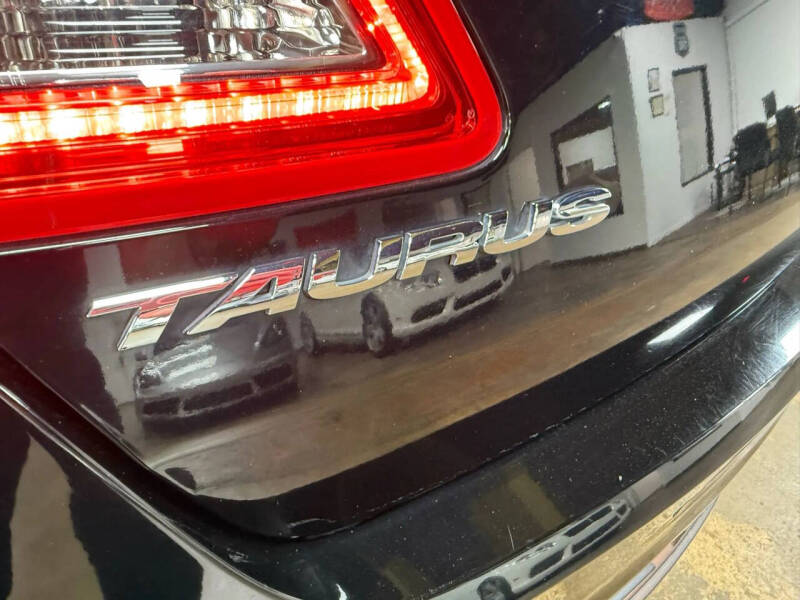 2016 Ford Taurus SEL