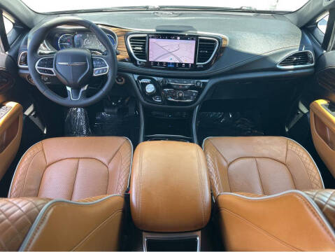 2023 Chrysler Pacifica Plug-In Hybrid Pinnacle