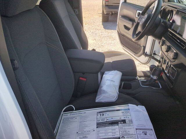 2025 Jeep Gladiator NightHawk