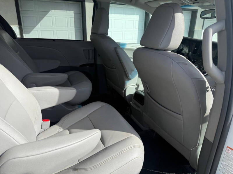 2017 Toyota Sienna XLE 7-Passenger