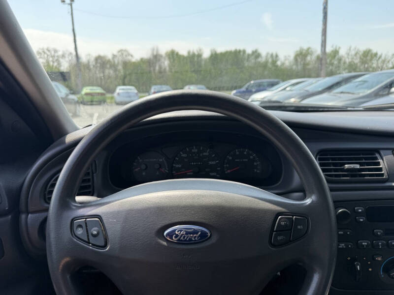 2003 Ford Taurus SE