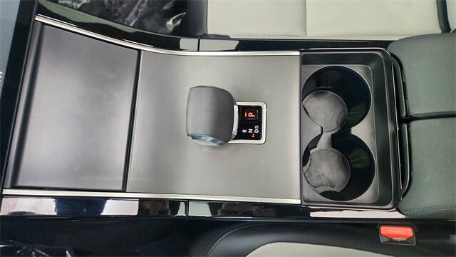 2024 Land Rover Range Rover Velar P250 Dynamic SE