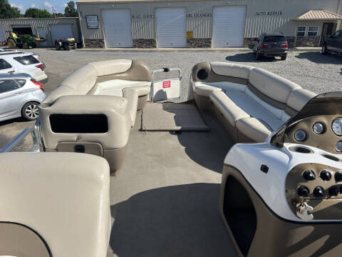 2000 Tracker PARTY BARGE 22