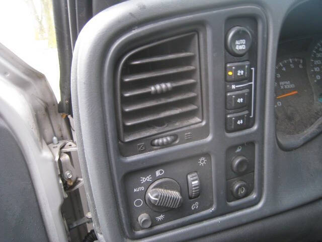 2004 Chevrolet Avalanche Base photo 11