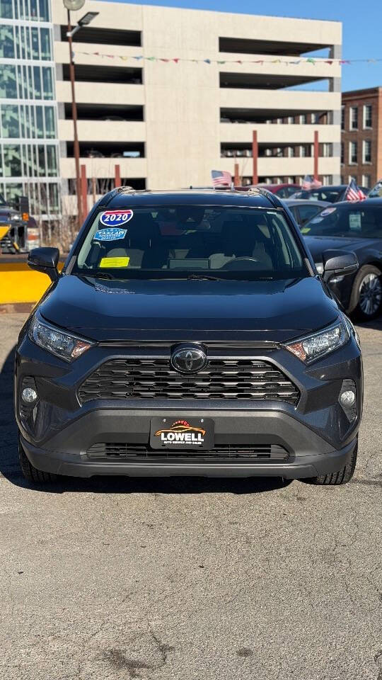 2020 Toyota RAV4 XLE's photo