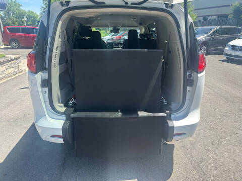 2023 Chrysler Voyager LX