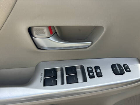 2014 Toyota Prius v Five