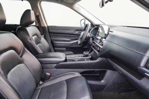 2023 Nissan Pathfinder SL