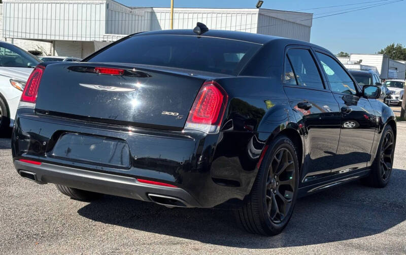 2018 Chrysler 300 S