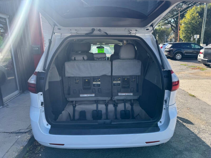 2016 Toyota Sienna L 7-Passenger