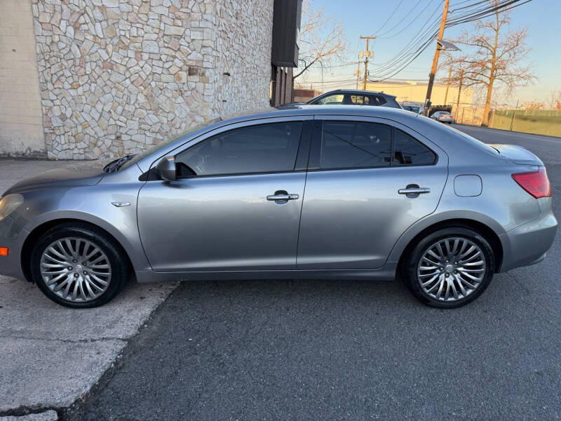 2013 Suzuki Kizashi SE photo 4