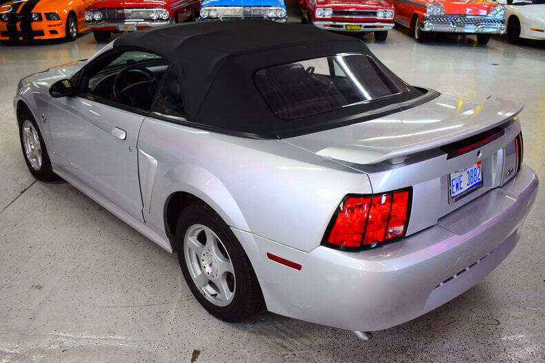 2004 Ford Mustang Deluxe