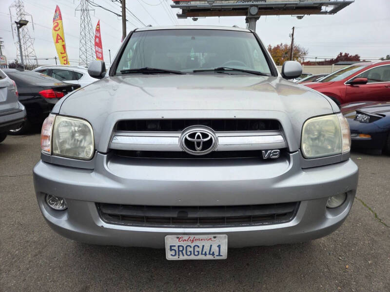 2005 Toyota Sequoia SR5