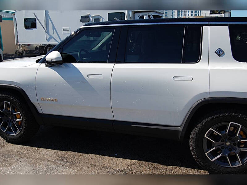 2023 Rivian R1S Adventure