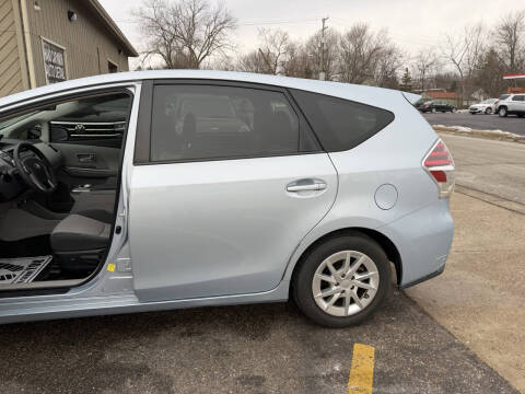 2015 Toyota Prius v Two
