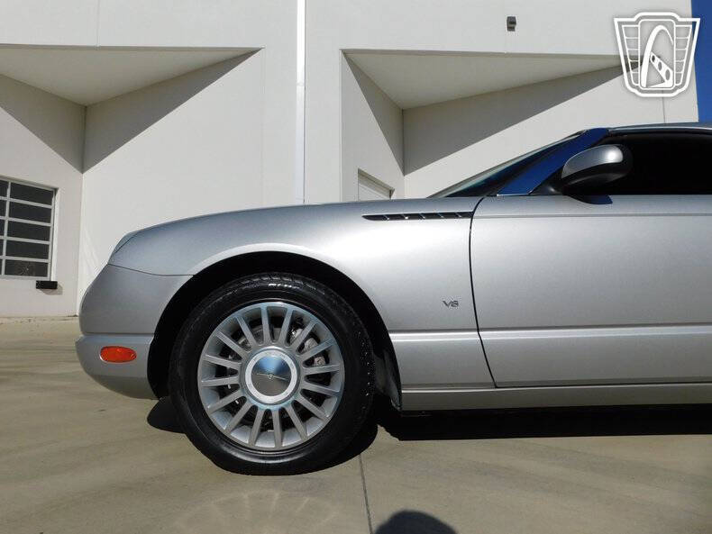 2004 Ford Thunderbird Deluxe