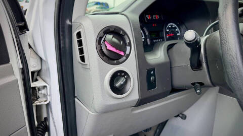 2013 Ford E-Series E-350 SD XLT