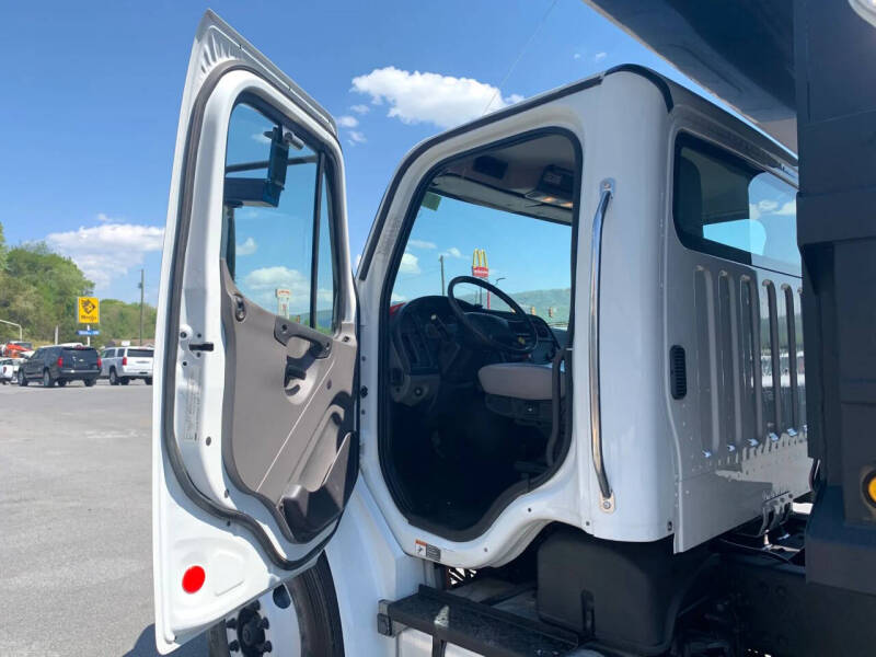 2015 Freightliner M2 106