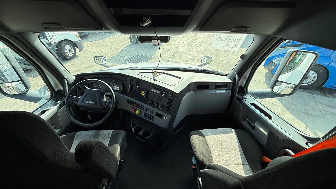 2020 Freightliner Cascadia for sale at KING TRUCK TRAILER SALES in Bakersfield, CA