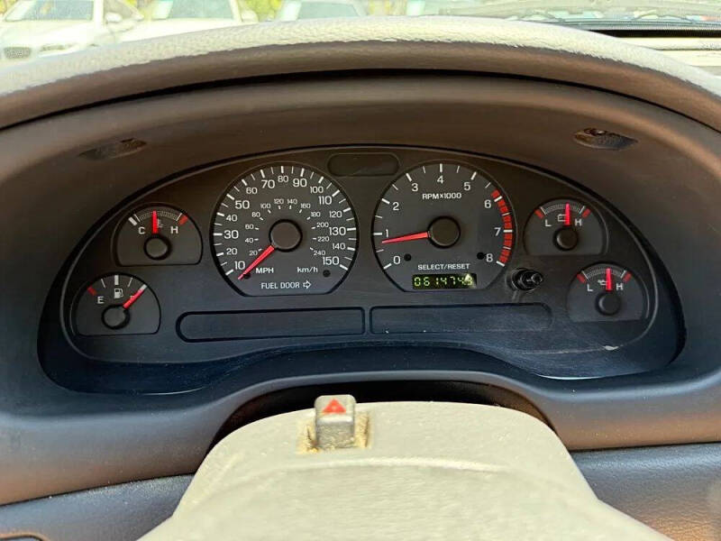 2004 Ford Mustang GT Deluxe