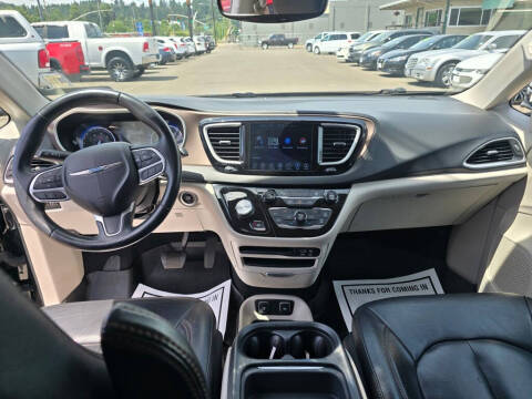 2017 Chrysler Pacifica Touring-L