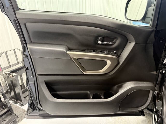 2024 Nissan Titan SV