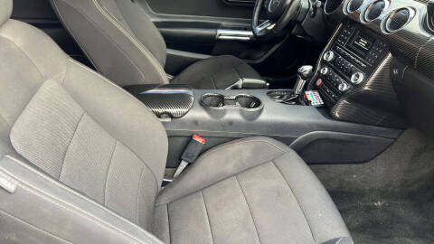 2017 Ford Mustang V6