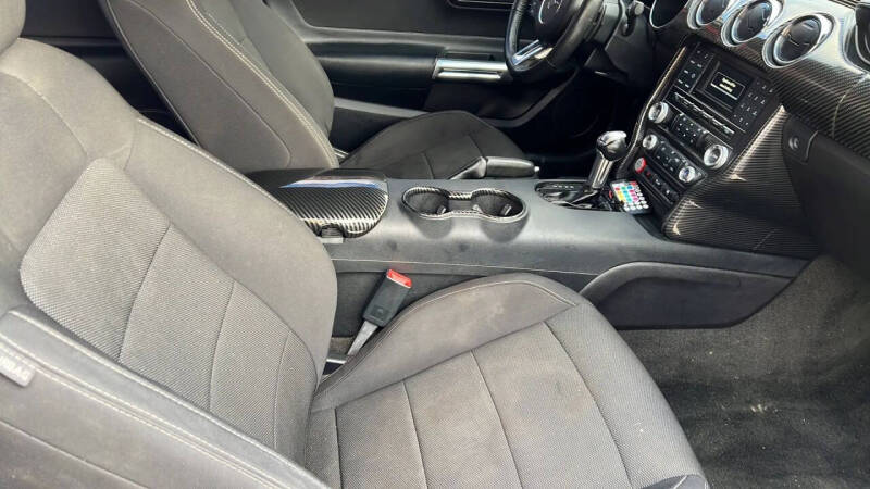 2017 Ford Mustang V6