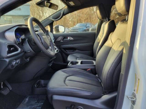 2026 Chrysler Voyager LX