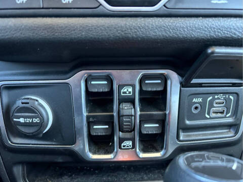 2025 Jeep Gladiator NightHawk