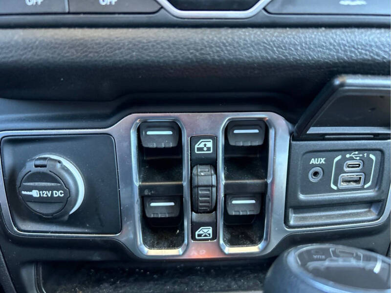 2025 Jeep Gladiator NightHawk