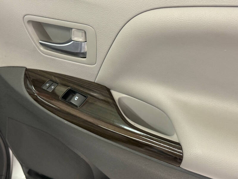 2020 Toyota Sienna XLE Premium 8-Passenger