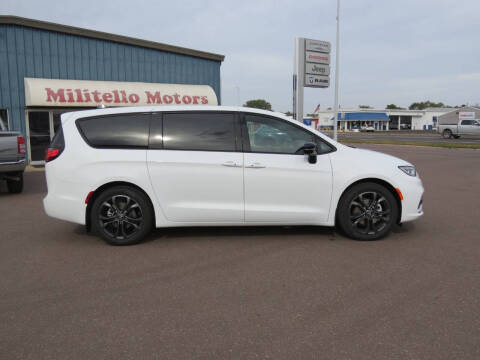 2026 Chrysler Pacifica Select