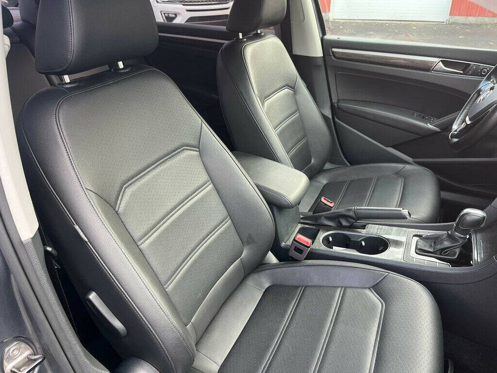 2017 Volkswagen Passat 35