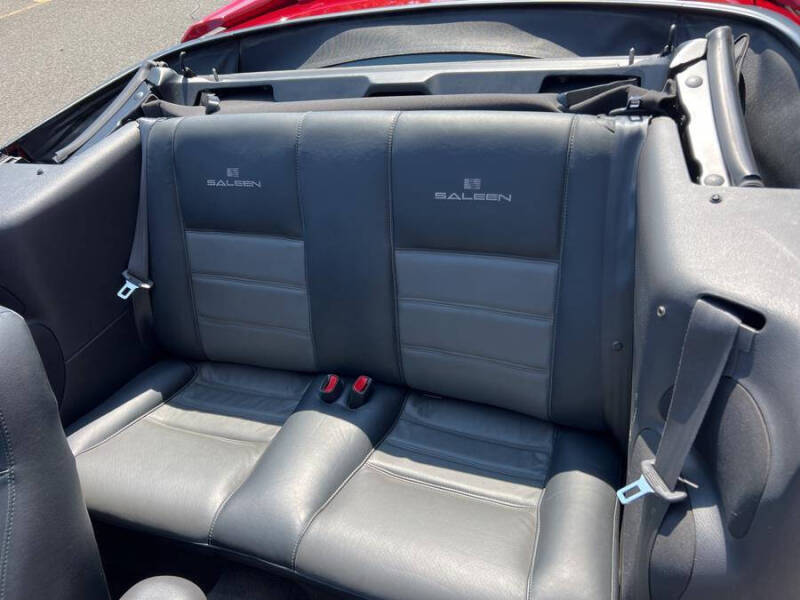 2004 Ford Mustang GT Deluxe