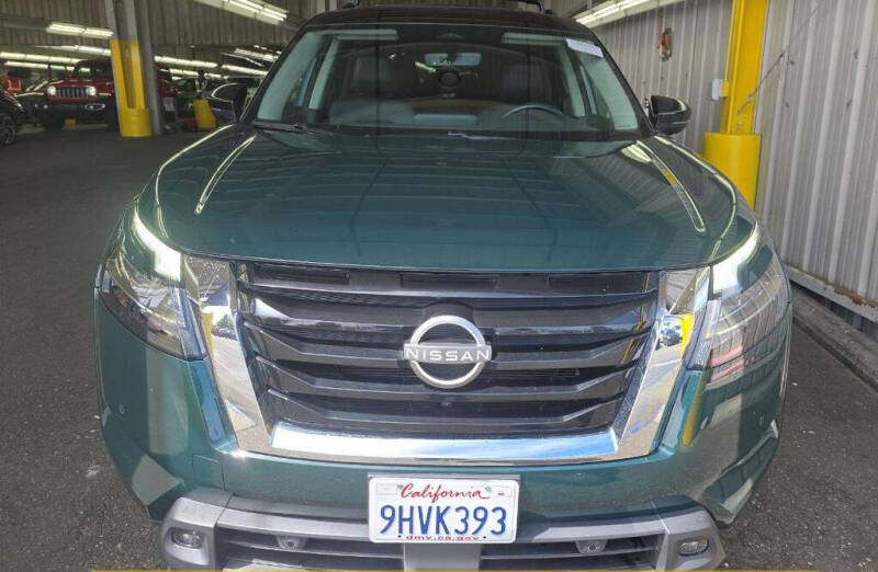 2023 Nissan Pathfinder SL