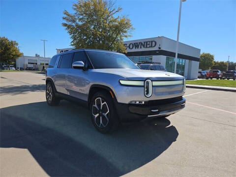 2024 Rivian R1S