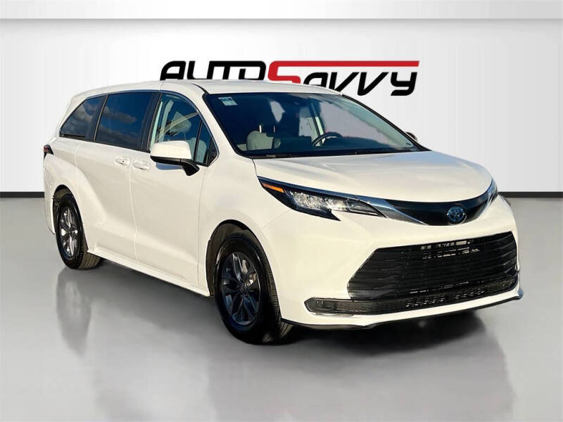 2022 Toyota Sienna LE 8-Passenger
