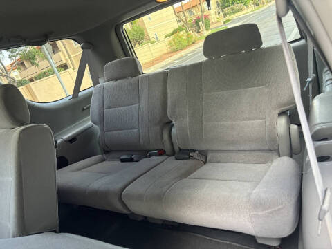 2004 Toyota Sequoia SR5