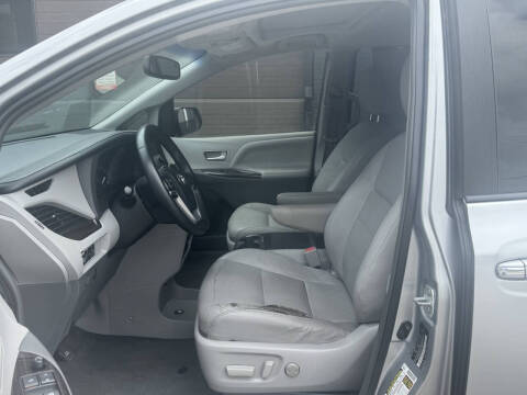 2015 Toyota Sienna XLE Premium 8-Passenger