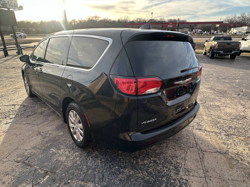 2021 Chrysler Voyager L