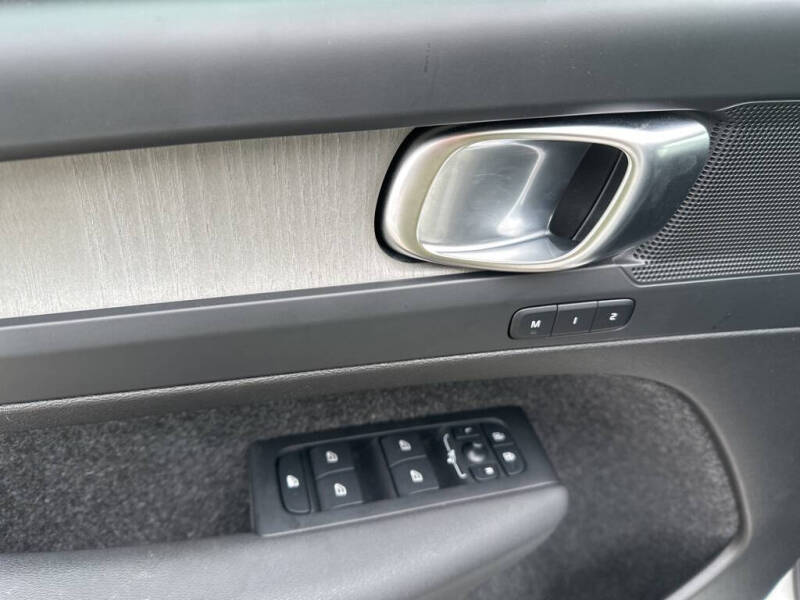 2025 Volvo XC40 B5 Core Bright Theme