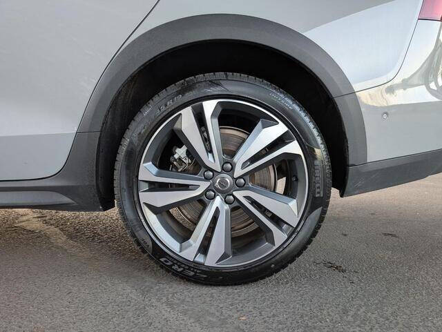 2025 Volvo V60 Cross Country B5 Plus