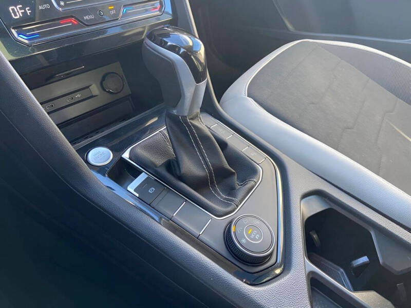 2025 Volkswagen Taos SE 4Motion